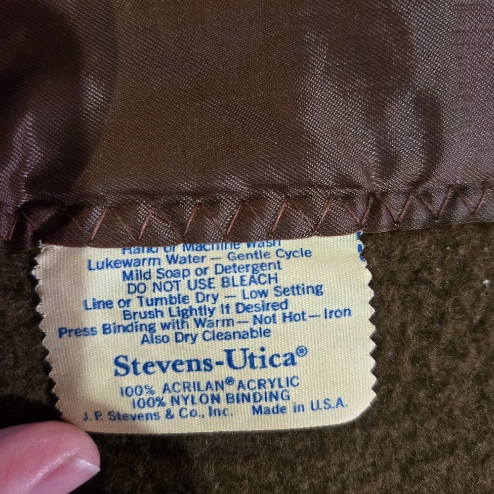 Vtg Stevens Utica Thermal Chocolate Brown Blanket Satin Trim USA‎ Acrylic 64x80